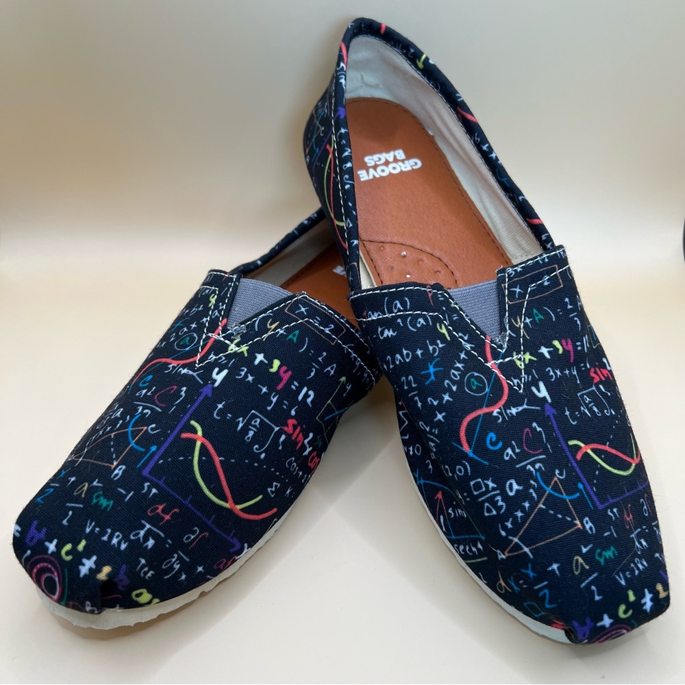 Groove Bags Women’s Size 8 Canvas casual shoe- Multicolor Math Theme- NWOT